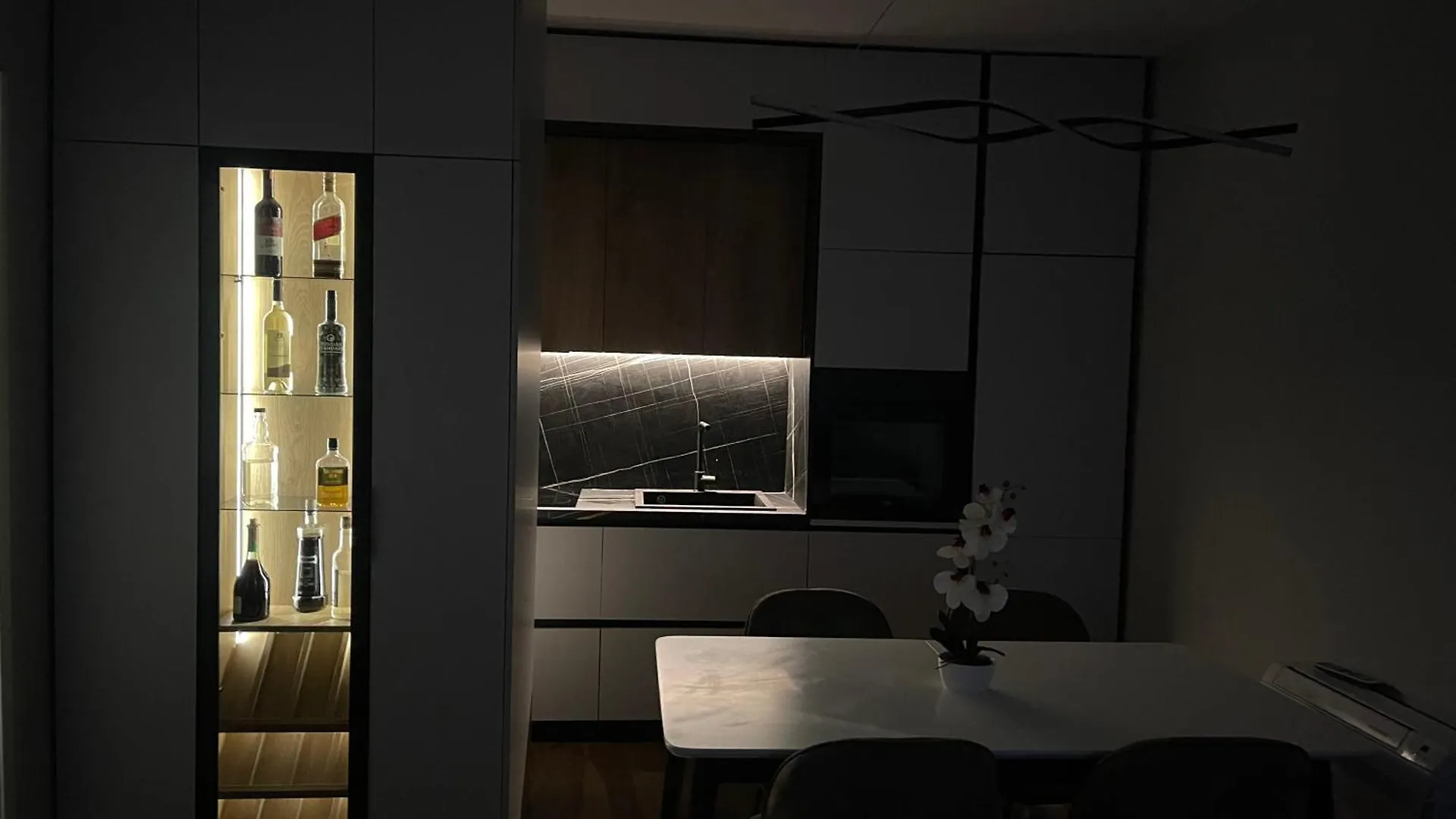 New Bazaar, Grand Apartment Tirana 0*,  Albania