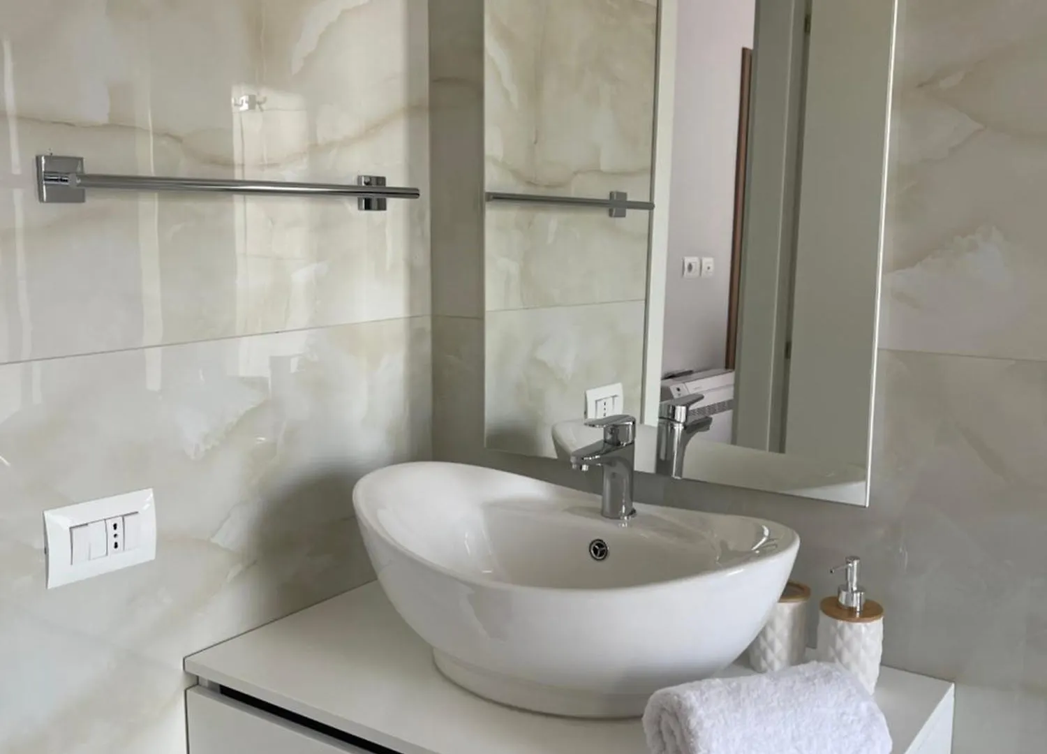 New Bazaar, Grand Apartment Tirana 0*,  Albania
