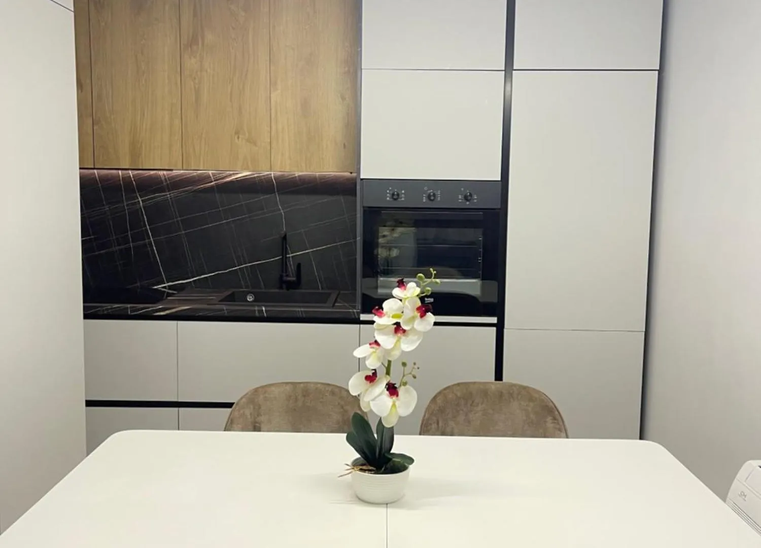 New Bazaar, Grand Apartment 地拉那