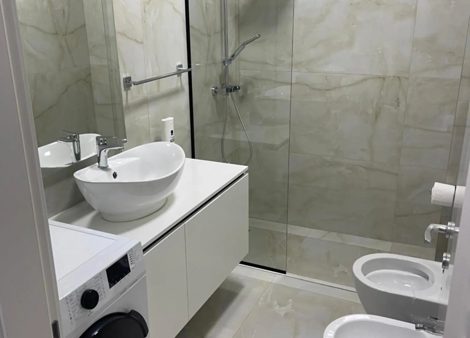 New Bazaar, Grand Apartment 地拉那